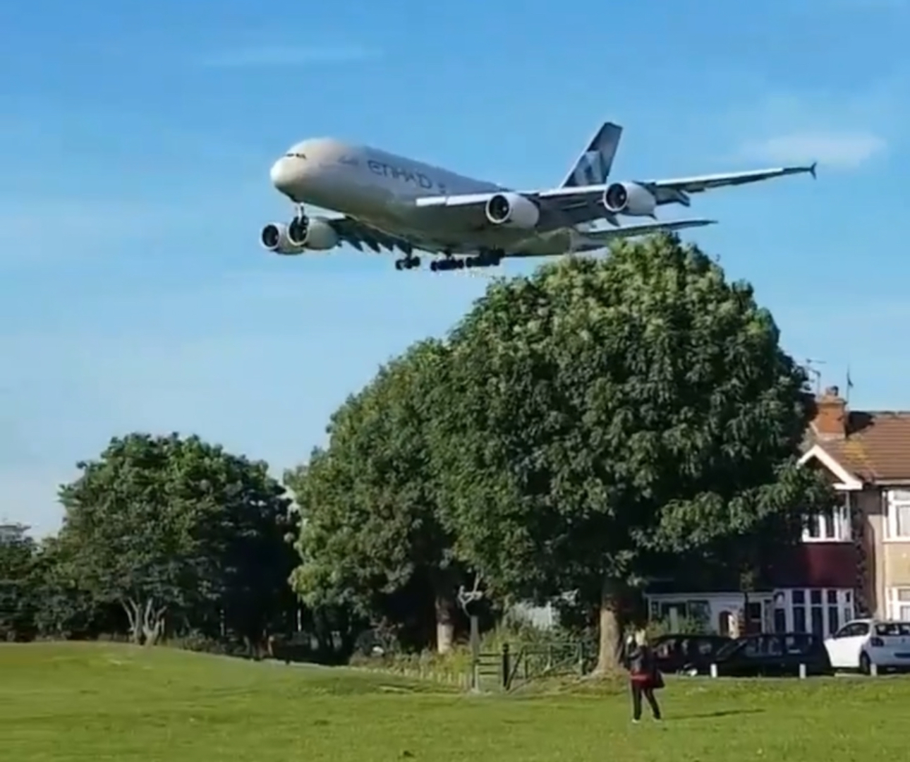 The perfect place to spot planes next to Heathrow Airport