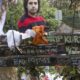 Fans visit Seattle park to remember Kurt Cobain on 30th anniversary of his death