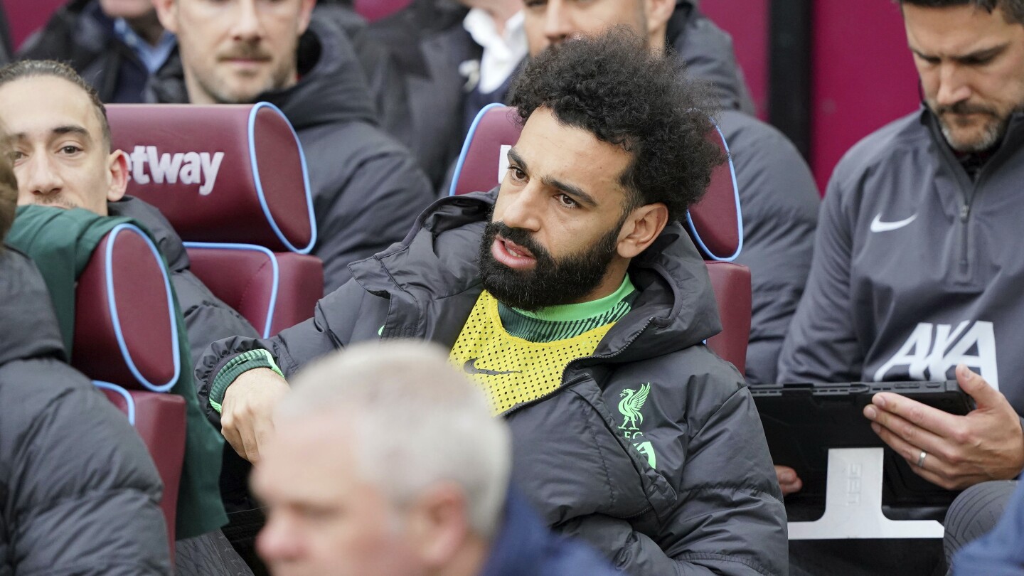 Klopp and Salah involved in touchline spat during Liverpool's draw at West Ham in Premier League