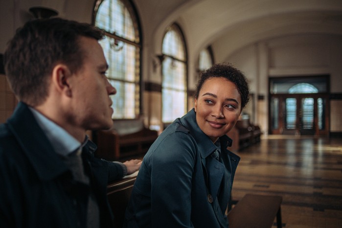 Emma Naomi as Lisa Donckers and Barney White as Dan Winters.