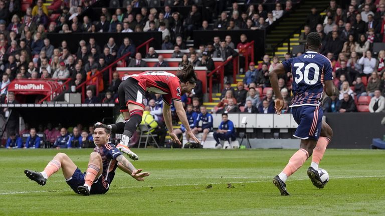 Brereton Diaz is fouled inside the box by Gonzalo Montiel