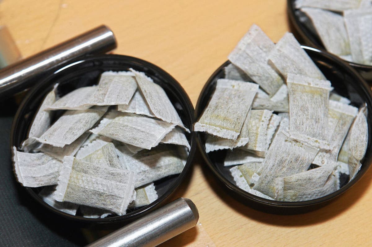 What is snus and why do footballers use them?