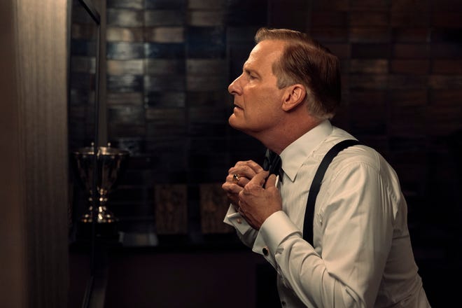 Jeff Daniels as Charlie Croker in Netflix's