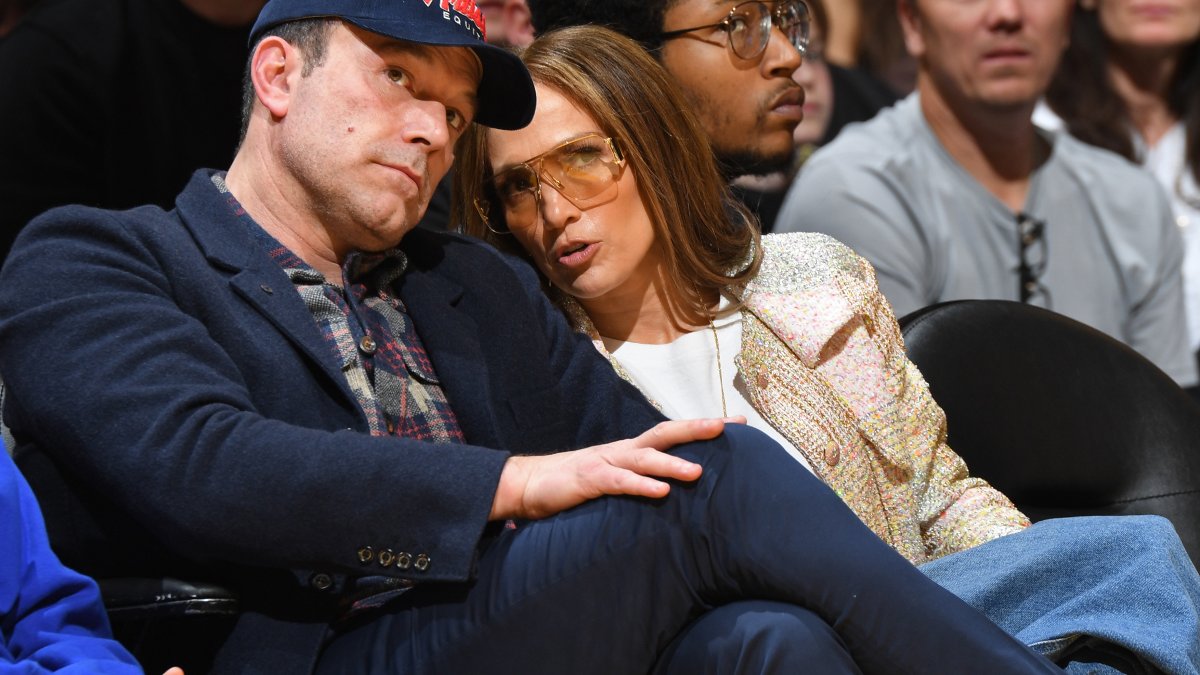 Jennifer Lopez and Ben Affleck are living apart amid breakup rumors – NBC4 Washington