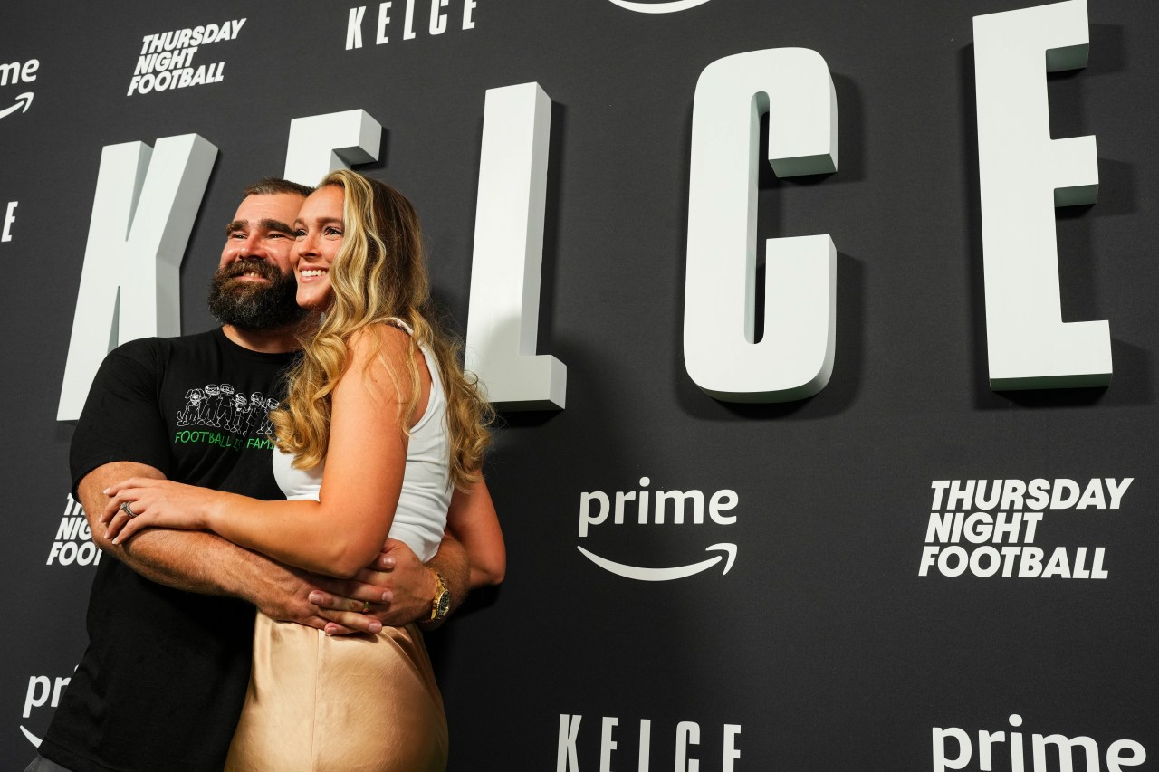 NJ mayor offers Jason, Kylie Kelce dinner after viral video