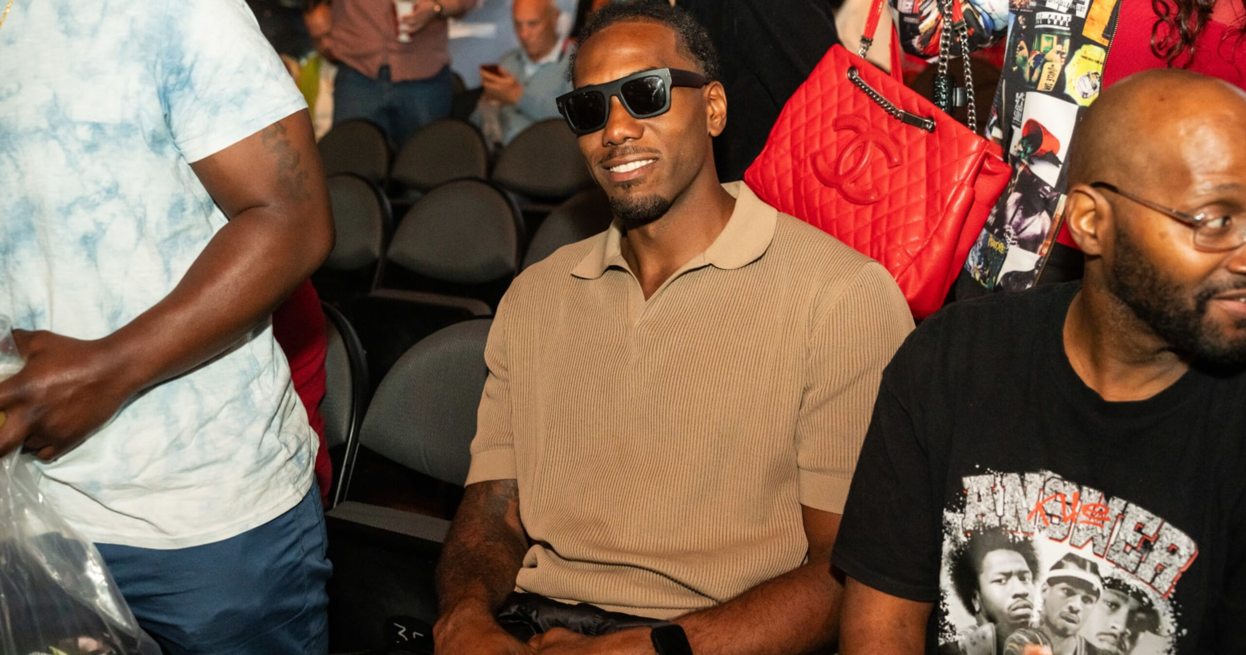 Clippers' Kawhi Leonard Didn't Get Haircut Despite Viral Photo at Tank Davis Fight | News, Scores, Highlights, Stats, and Rumors