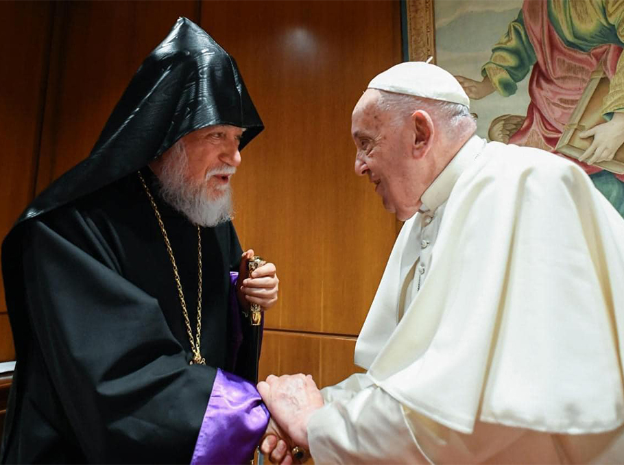 Aram I and Pope Francis discuss issue of Armenians held in Baku