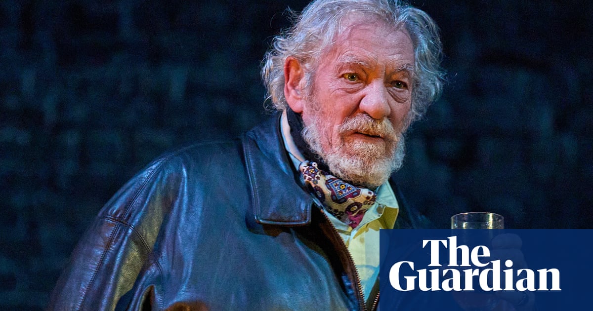 Ian McKellen expected to make ‘speedy recovery’ after falling off stage | Ian McKellen