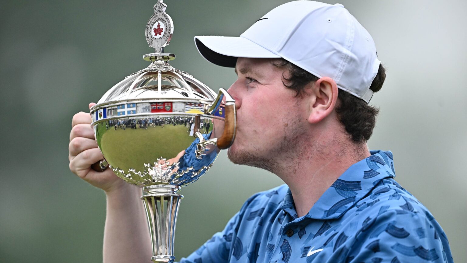 Robert kissing trophy