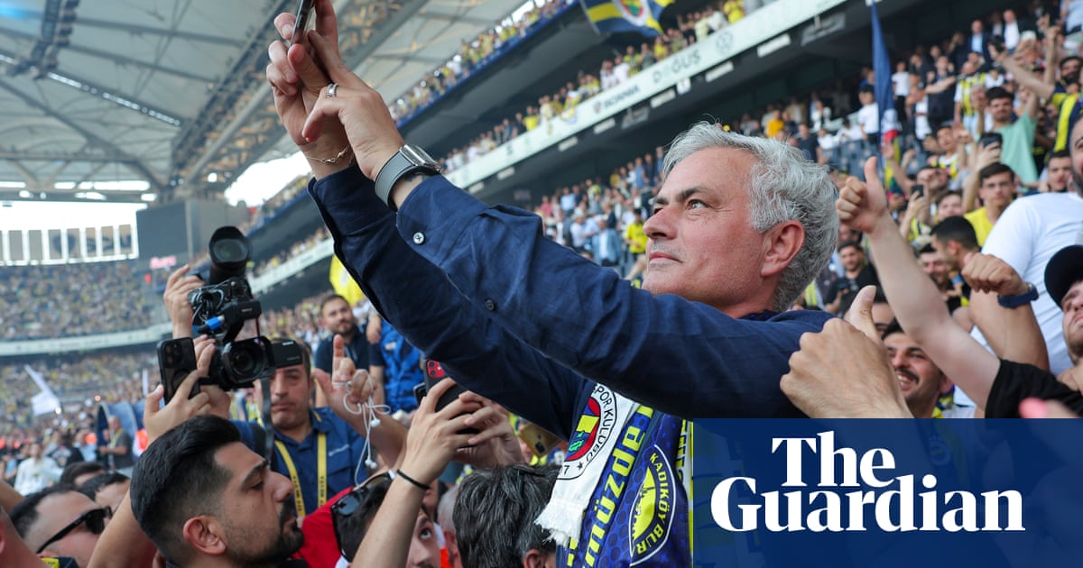 ‘This shirt is my skin,’ José Mourinho tells Fenerbahce fans at his unveiling | José Mourinho