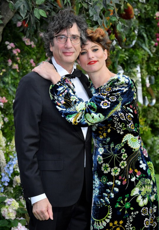 Neil Gaiman and Amanda Palmer cuddling at the Good Omens' TV show premiere