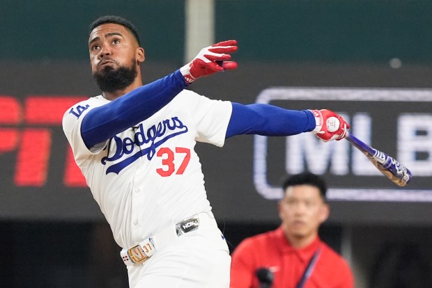 Dodgers outfielder Teoscar Hernández follows through during the All-Star Home...