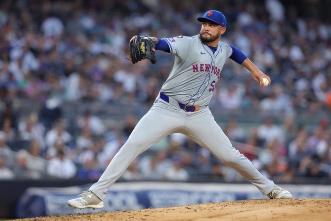 Jul 24, 2024; Bronx, New York, USA; New York Mets starting pitcher Sean Manaea (59) pitches against the New York Yankees during the third inning at Yankee Stadium. Mandatory Credit: Brad Penner-USA TODAY Sports