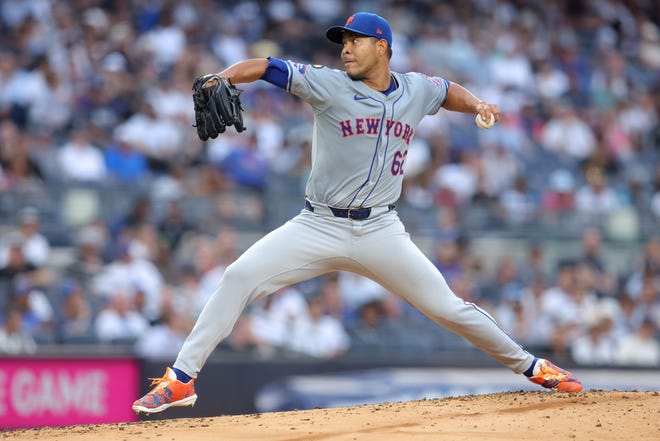 Jul 23, 2024; Bronx, New York, USA; New York Mets starting pitcher Jose Quintana (62) pitches against the New York Yankees during the first inning at Yankee Stadium. Mandatory Credit: Brad Penner-USA TODAY Sports
