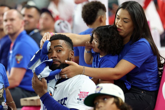 Teoscar Hernandez and wife Jennifer during the Home Run Derby.