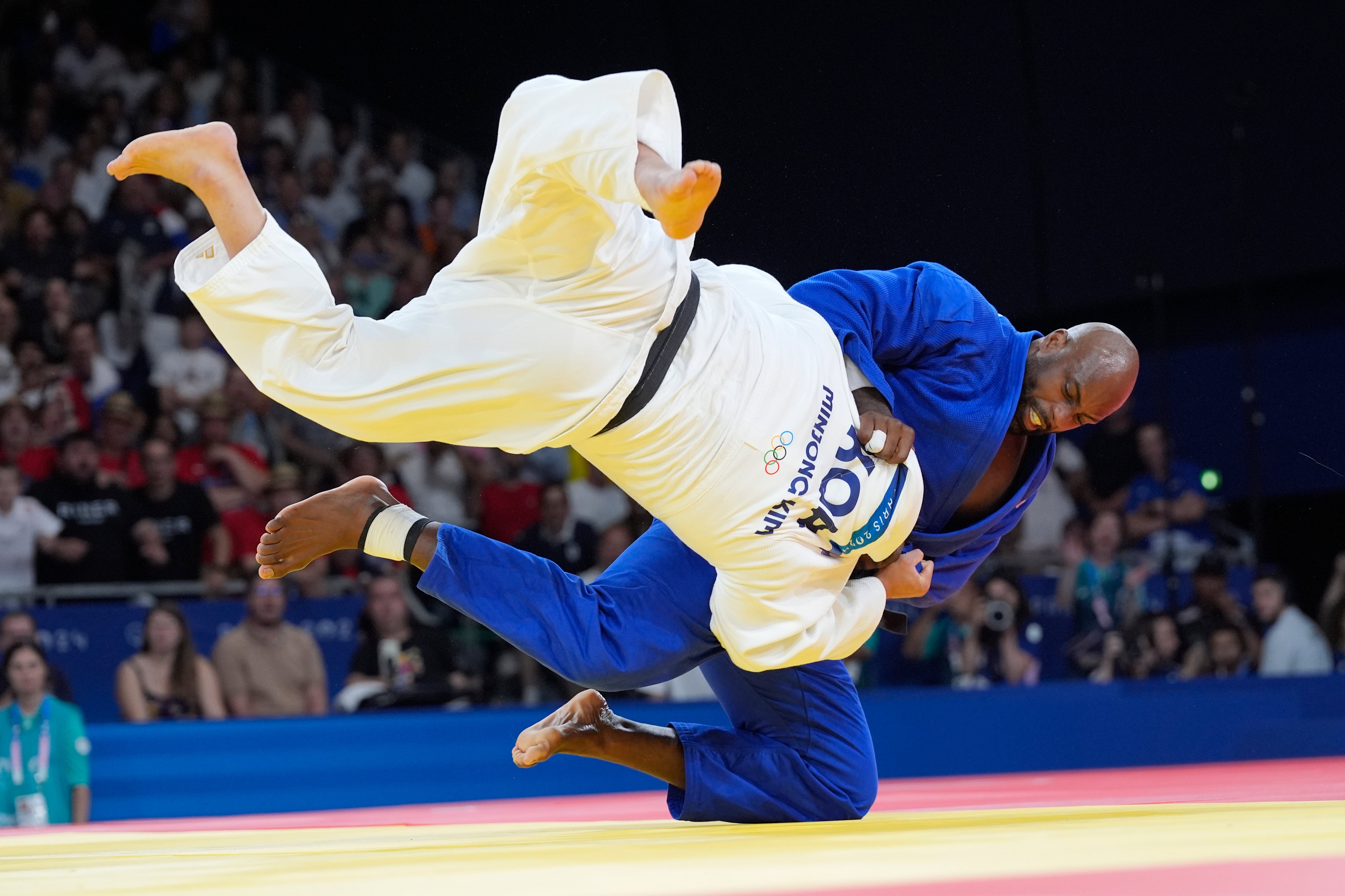 Teddy Riner flips Kim Min-jong on to his back