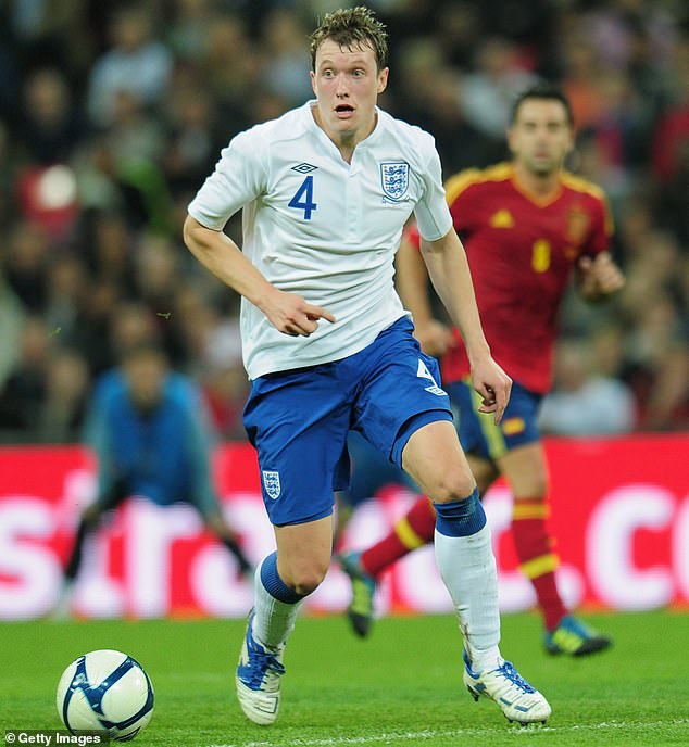 The defender also made 27 appearances for his national team, taking to the pitch three times in major tournaments