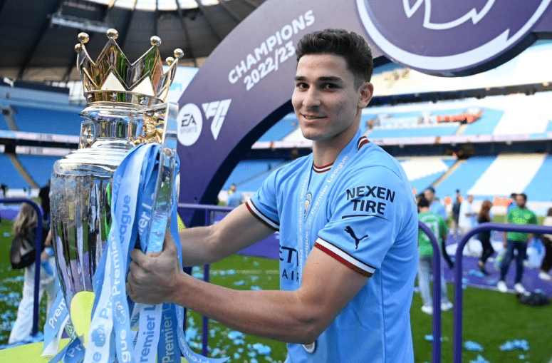 Julian Alvarez holding the EPL trophy. PHOTO/@FabrizioRomano/X