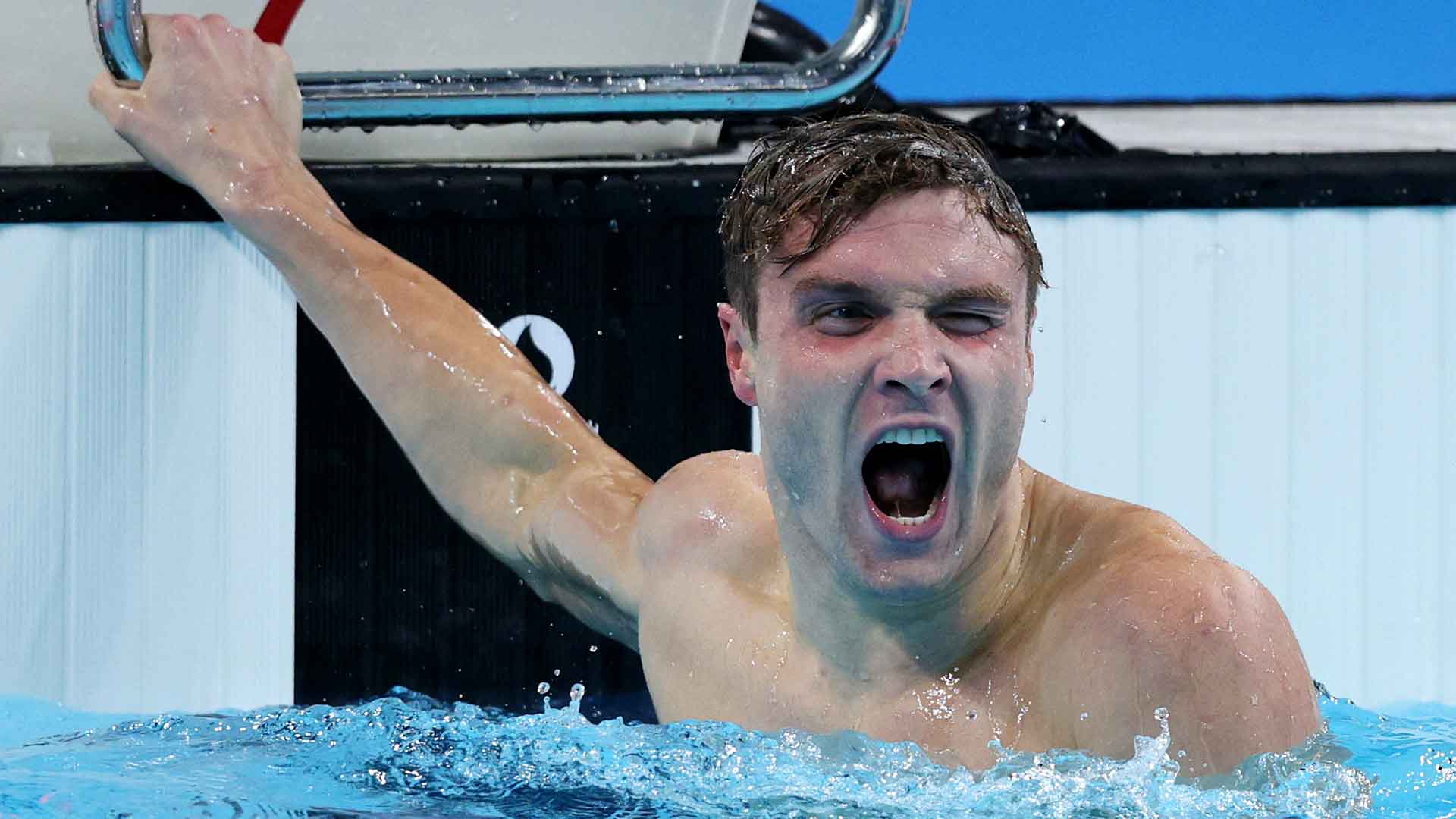 Bobby Finke breaks world record to win men's 1500m freestyle gold