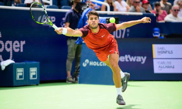 Carlos Alcaraz falls to Gael Monfils 4-6, 7-6(5), 6-4 in Cincinnati.