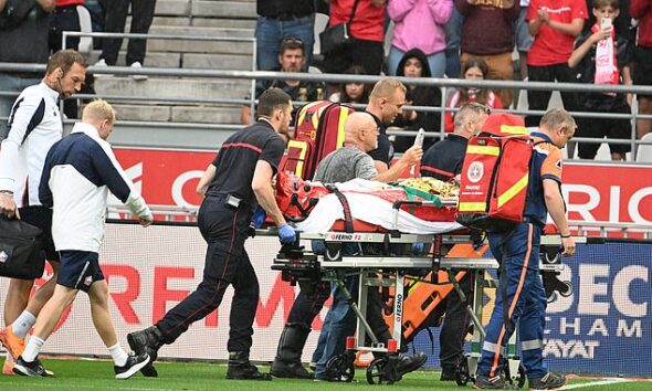 Angel Gomes left Saturday evening's Ligue 1 game between Lille and Reims on a stretcher