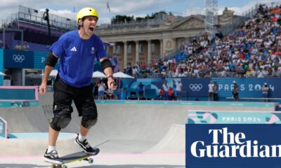 Iconic Andy Macdonald carries torch for 51-year-old men in cargo shorts | Paris Olympic Games 2024