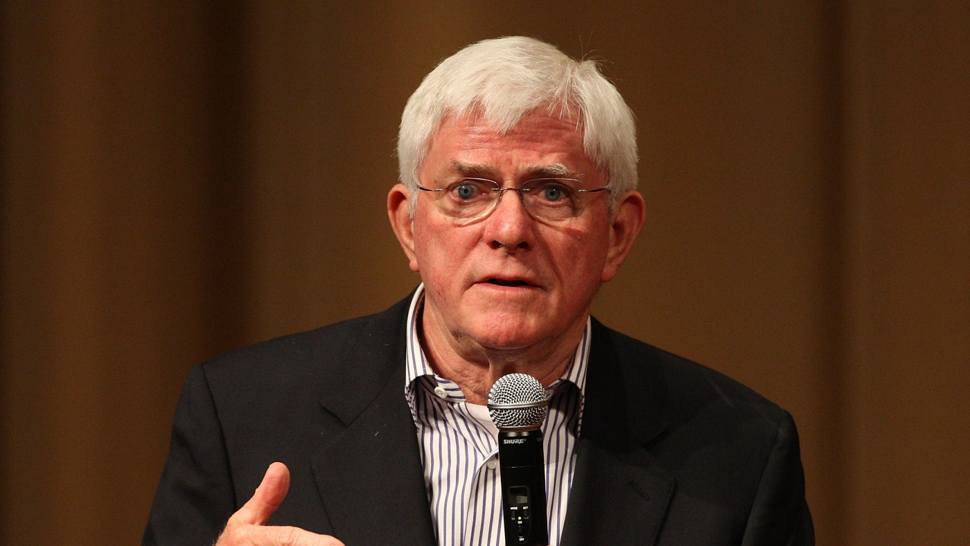 Pioneer talk show host Phil Donahue dies at 88 : NPR