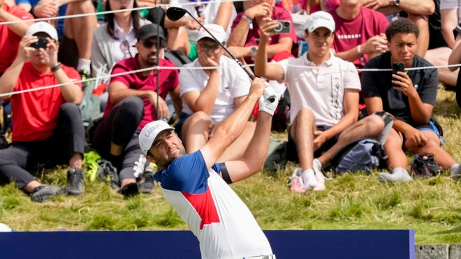 Scottie Scheffler shoots 62 to win golf gold at Olympics