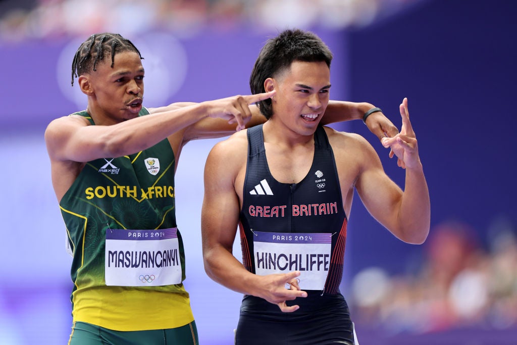 Hinchliffe with South Africa’s Shaun Maswanganyi after both qualified for the semi-finals