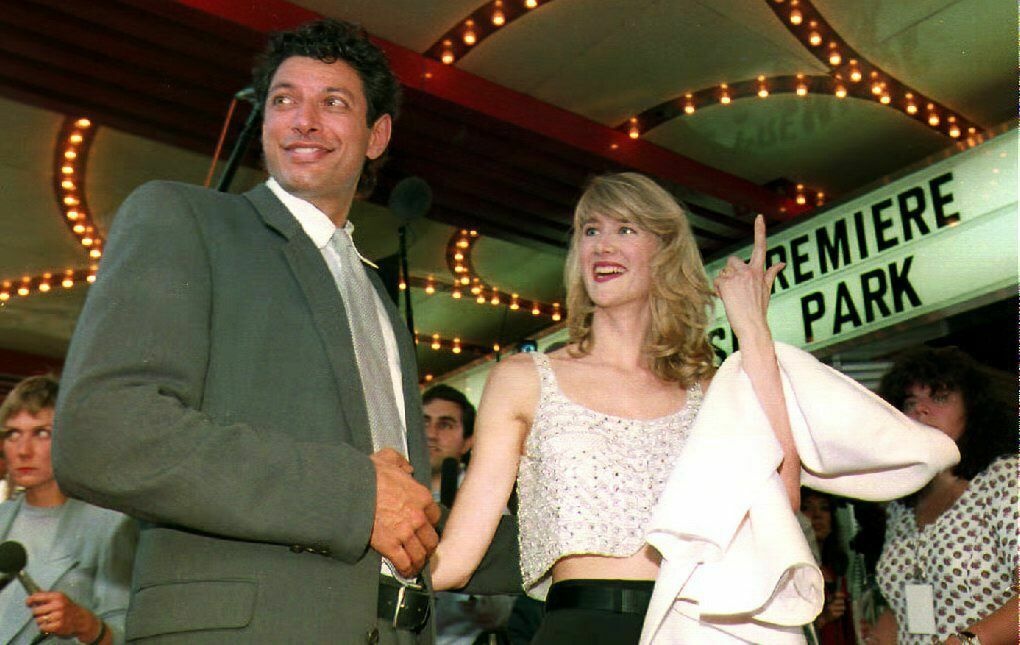 Jeff Goldblum and Laura Dern arrive for the world premiere of <em>Jurassic Park</em> in 1993.”/></p>
<p>AFP through Getty Photos</p>
</p></div>
<p><figcaption class=