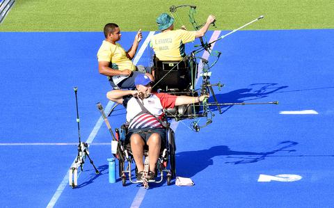 Army veteran Tabansky defeats world No. 1 to win archery gold at Paralympics