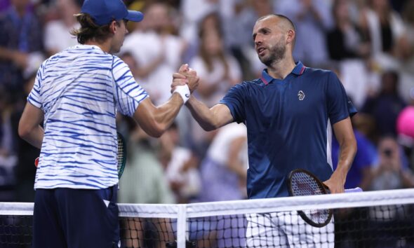 US Open: Dan Evans reflects on 'tough day' as he battles illness and hip problems in loss to Alex de Minaur