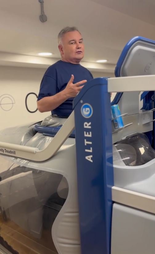 Eamonn Holmes using a gravity treadmill to help with his chronic back pain