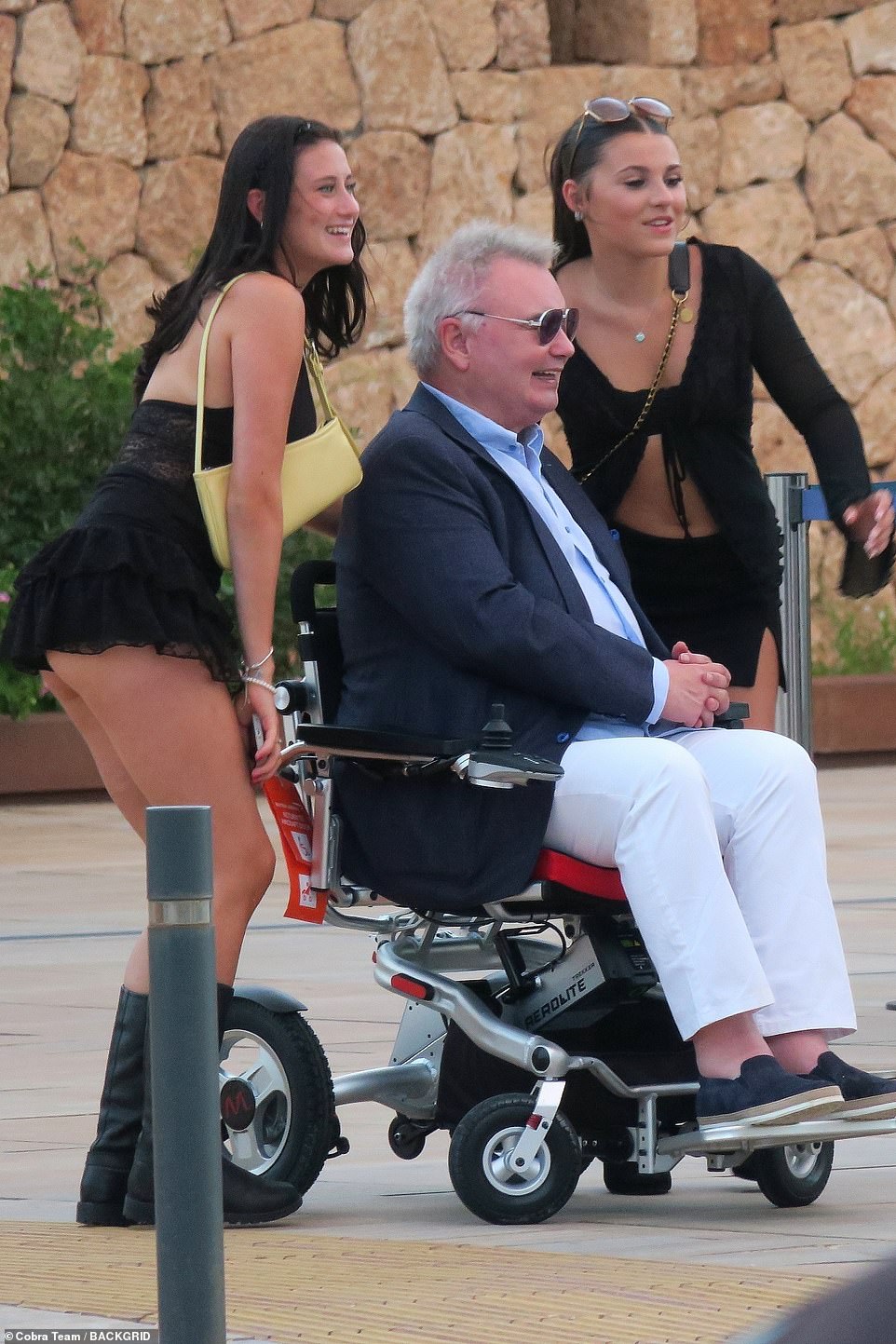 Eamonn was more-than happy to pose for snaps with passing fans as he enjoyed his holiday