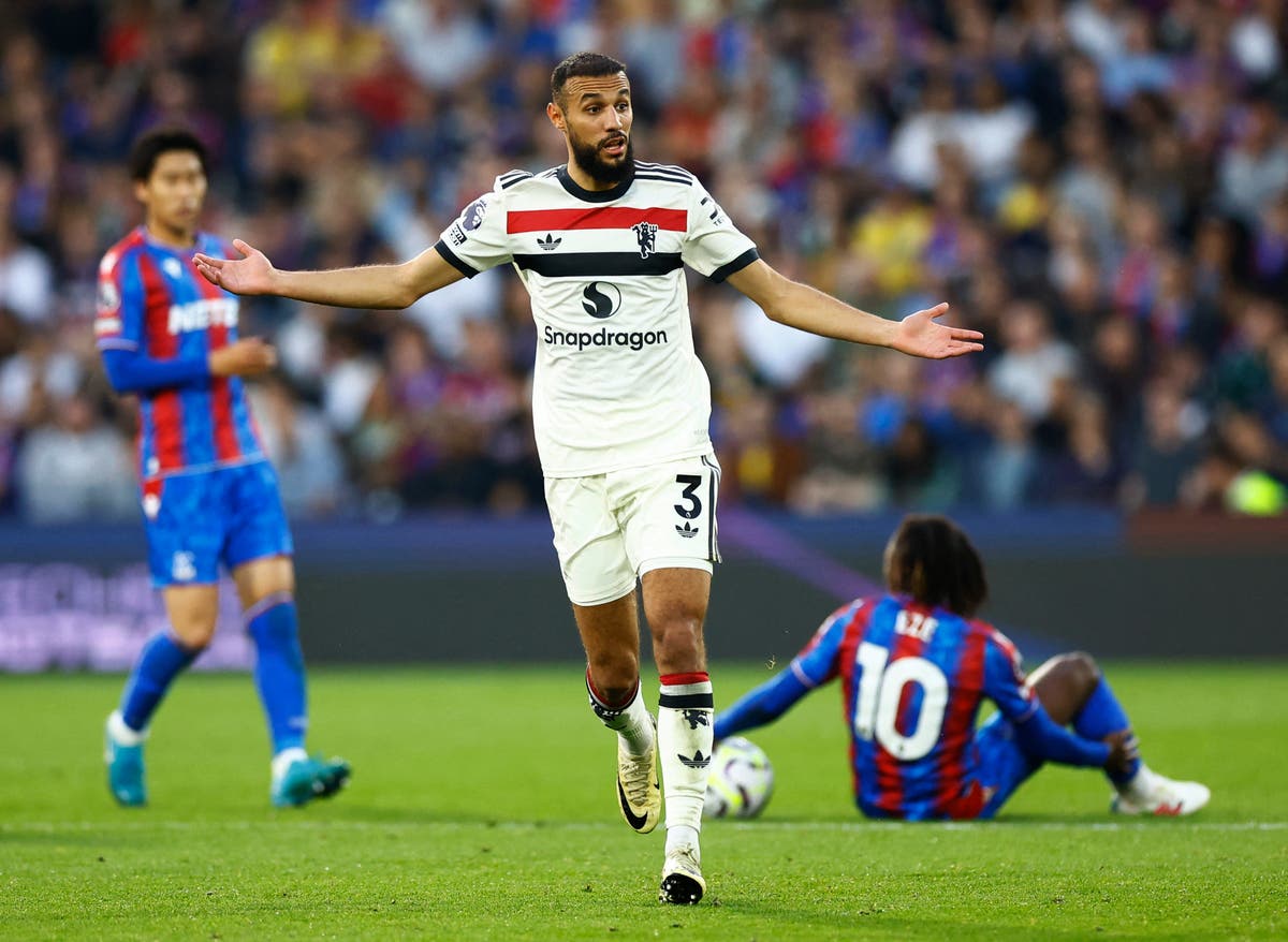 Crystal Palace vs Man Utd LIVE: Premier League result as Lisandro Martinez escapes red card after controversial tackle