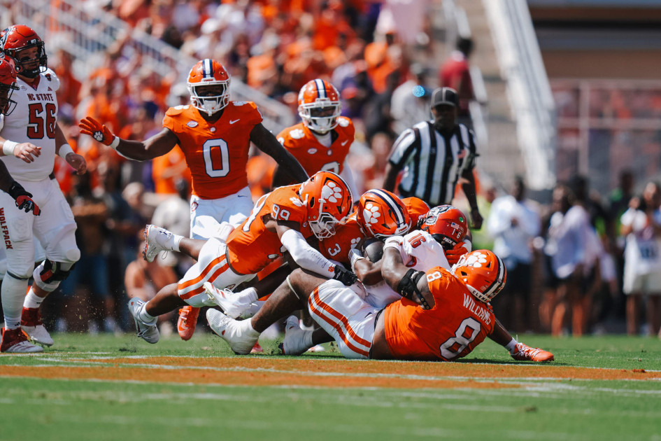 Clemson Defeats NC State, 59-35 – Clemson Tigers Official Athletics Site