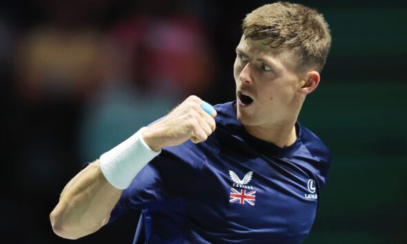 Davis Cup: 'One of the best debuts' - Leon Smith praises 'immense' Billy Harris for big win on Great Britain bow