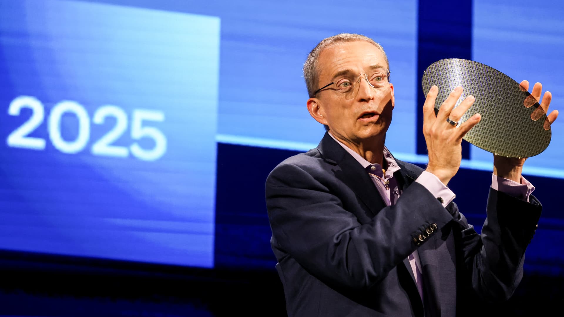 Intel turns foundry business into subsidiary, weighs outside funding