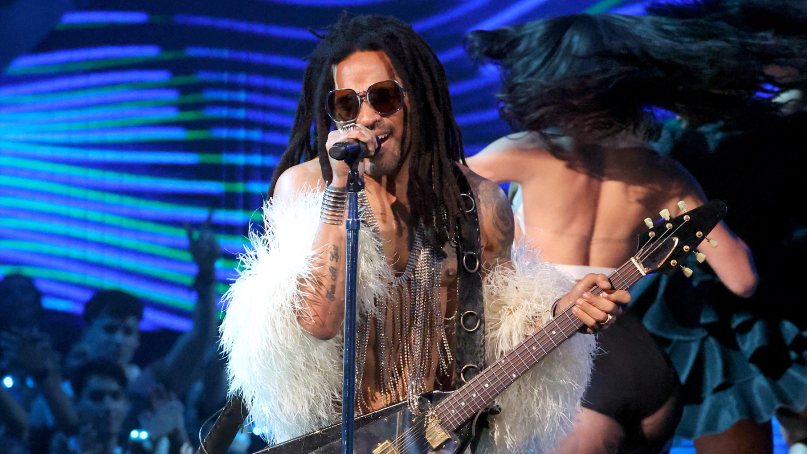 Lenny Kravitz Performs 'Fly' With Quavo at 2024 MTV VMAs: Watch