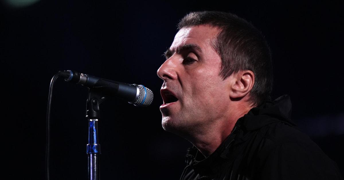 Liam Gallagher performs to star-studded crowd as Joshua-Dubois fight approaches