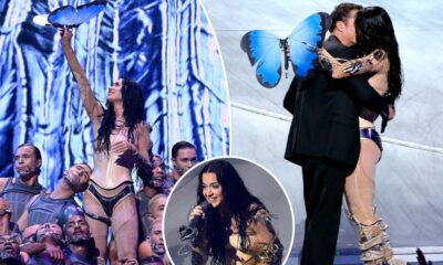 Orlando Bloom gives Katy Perry VMAs 2024 Video Vanguard Award