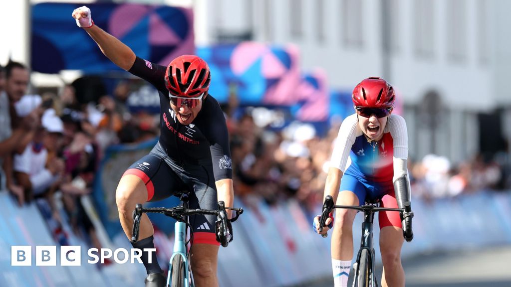 Paris 2024 Paralympics: Sarah Storey wins 19th gold in thrilling road race