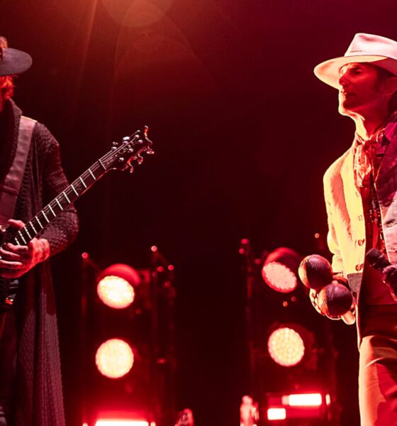 Perry Farrell Punches Dave Navarro Onstage at Jane's Addiction Concert