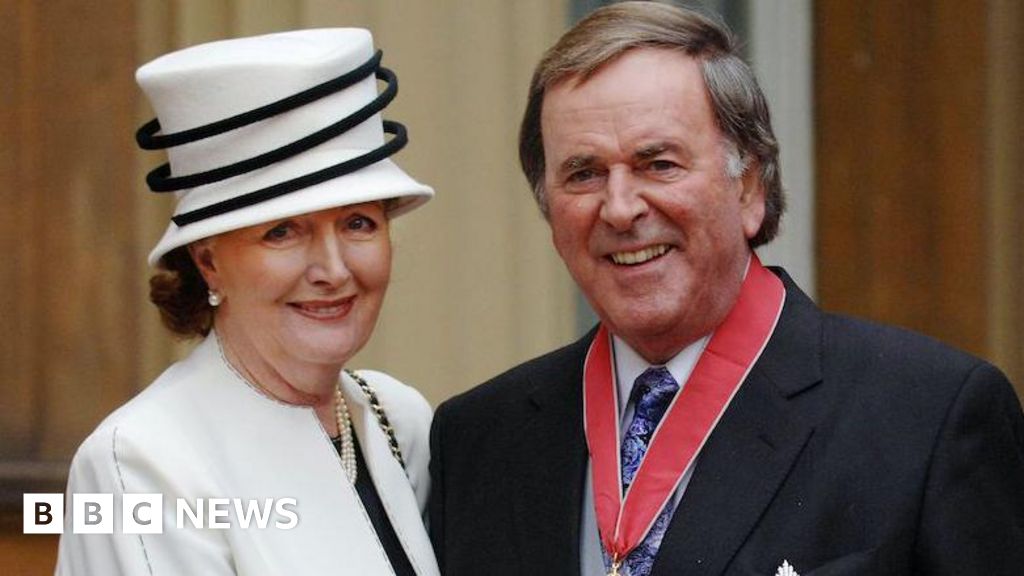 Sir Terry Wogan's wife Lady Helen dies aged 88