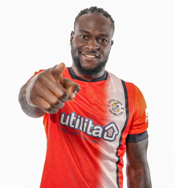 Victor Moses signs for the Hatters