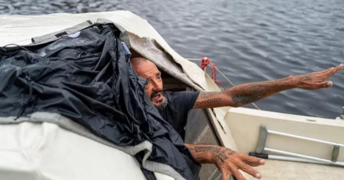 'Lieutenant Dan' refuses to leave boat during Hurricane Milton – and survives | US News