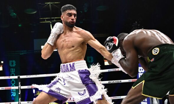 Adam Azim delivers stunning finish to take out Ohara Davies in eight rounds | Boxing News