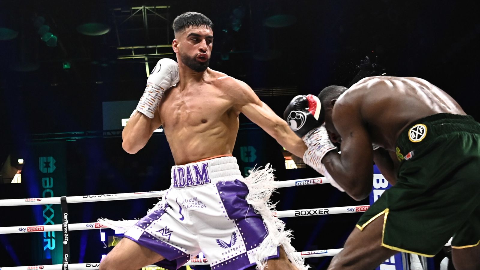 Adam Azim delivers stunning finish to take out Ohara Davies in eight rounds | Boxing News