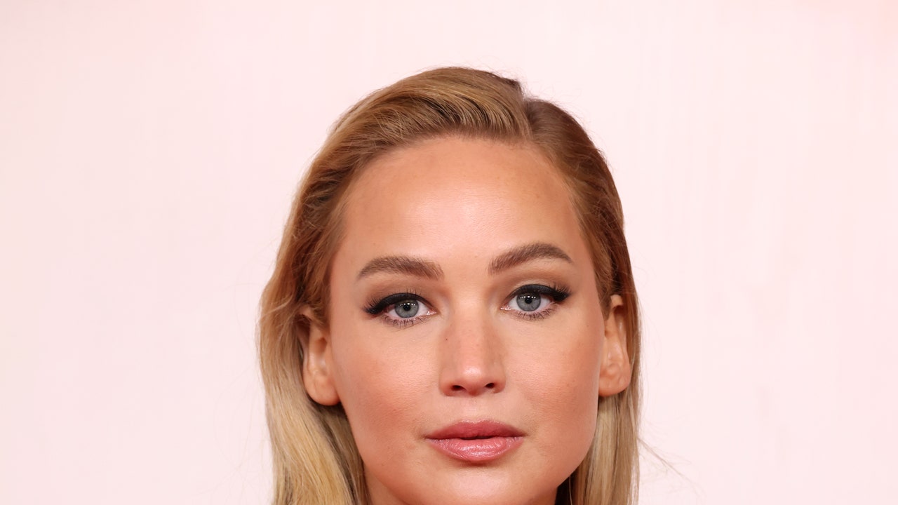 Jennifer Lawrence Gets The Perfect Pregnancy Fringe