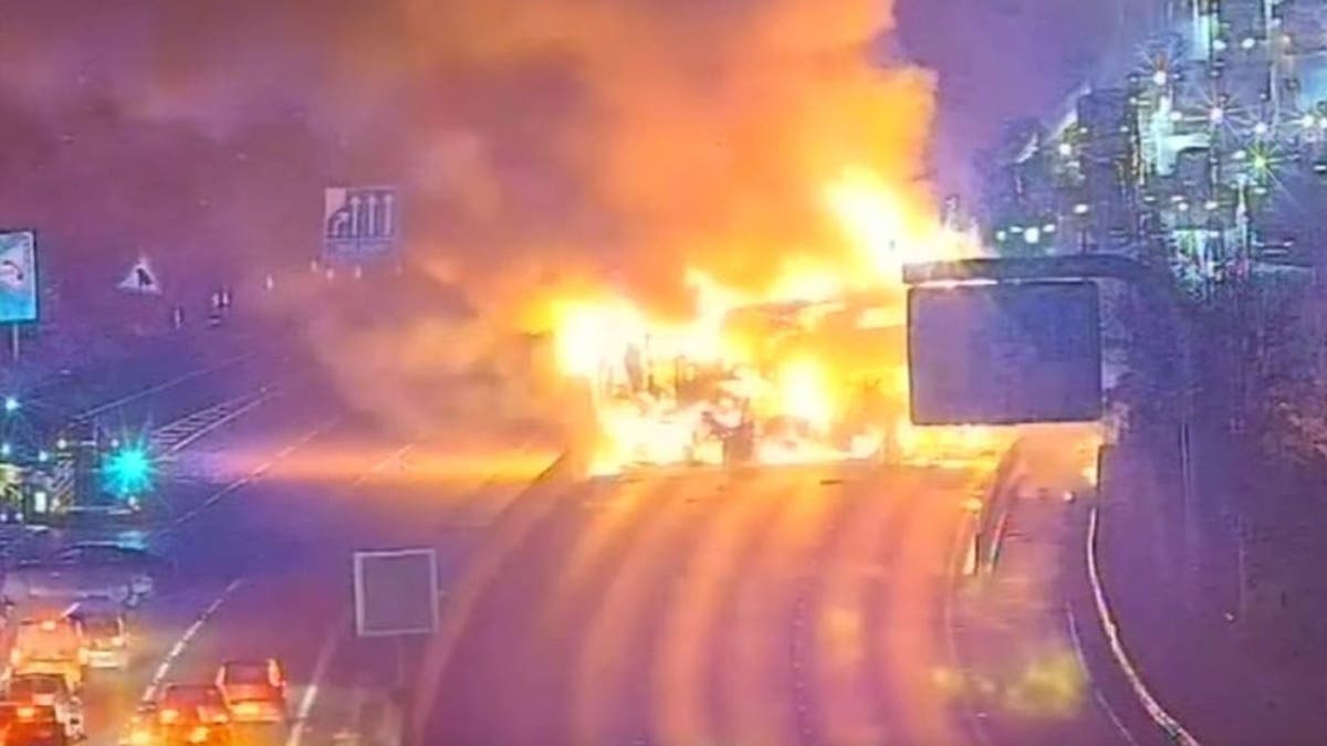 Huge M25 lorry fire leaves thousands of drivers facing major delays